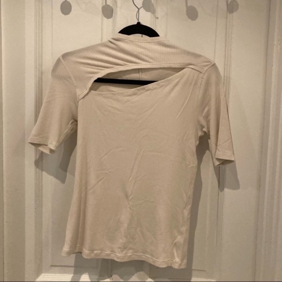 Lululemon Keyhole Shirt - Picture 2 of 7